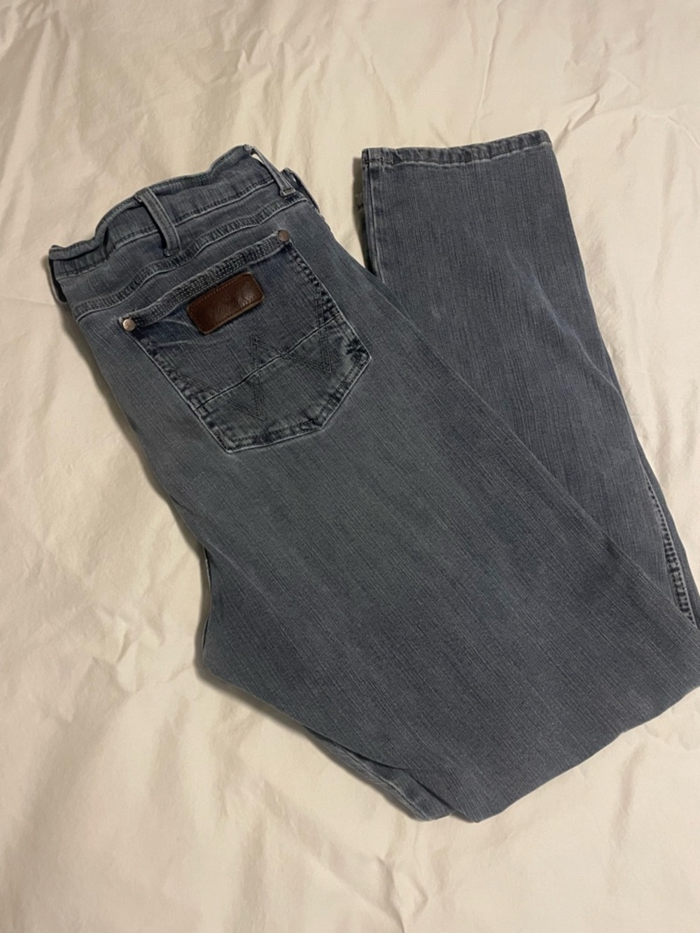 Wrangler Retro Straight Jeans in Washed Blue-Gray